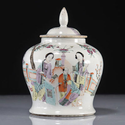 Chinese porcelain covered vase