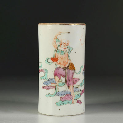 Famille rose porcelain brush holder, character decor. Nineteenth China.