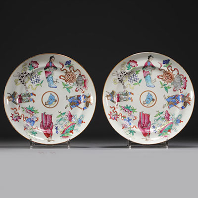 China - Pair of Famille Rose plates decorated with Wu Shuang Pu characters.