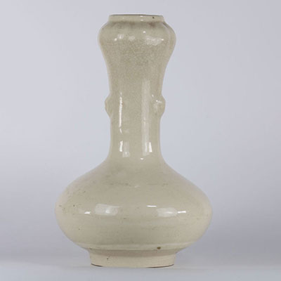 Vase en porcelaine de chine blanc craquelé époque Qing