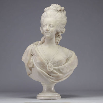 Bust of Marie Antoinette in sculpted marble
