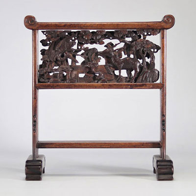 Carved wooden brush holder decorated with figures and deers from Qing period (清朝)