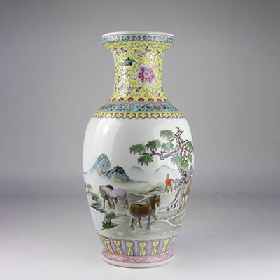 Vase en porcelaine République, milieu XXe CHINE