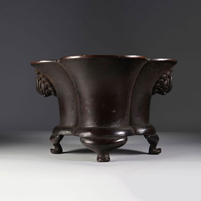 Brûle parfum en bronze marque Ming à la base , Chine époque Ming ?