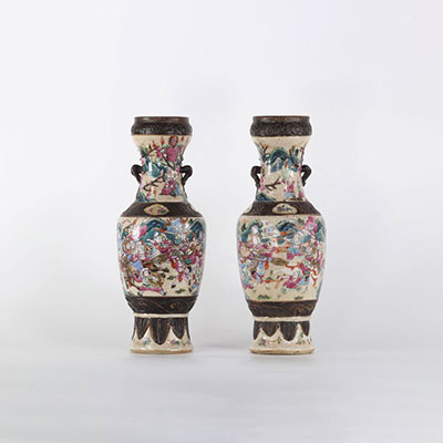 Chine paire de vases en porcelaine de Nankin beau décor de personnages 19ème