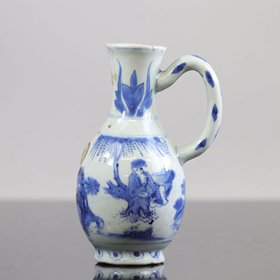 Chine, Verseuse en porcelaine blanc bleu, Chine époque transition