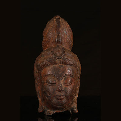 A MUSUEUM QUALITY OF LARGE AND MASSIVE LIMESTONE HEAD OF GUANYIN MING, China, 1368-1644 or earlier