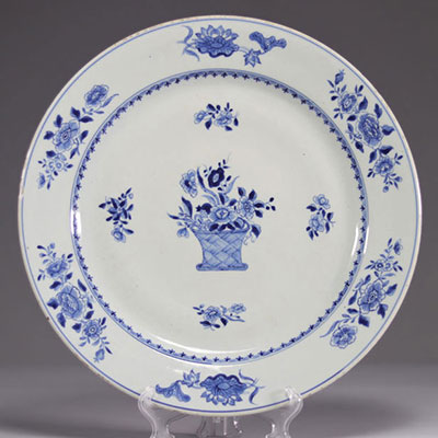 Grand plat en porcelaine blanc bleu XVIIIème