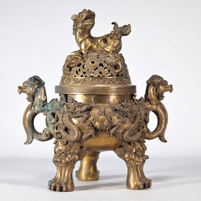 Rare brûle parfum en bronze finement sculpté à décor de dragons marque Ming d'époque république (中華民國)