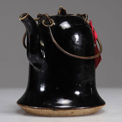 Black monochrome porcelain teapot, Qianlong period