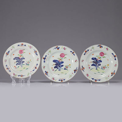 Set of 3 porcelain plates with 18th century tobacco leaf decoration