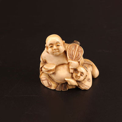ivory Netsuké carved with Buddha and a child - Meiji