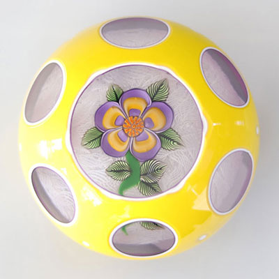 John Deacons paperweight 2004, yellow, white and mauve triple overlay, mauve and yellow flower on stem 7 leaves on muslin cushion
