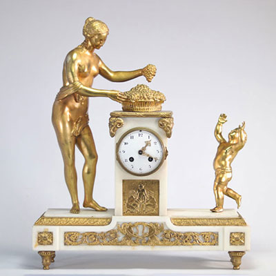 Imposante pendule en bronze doré de style Louis XVI