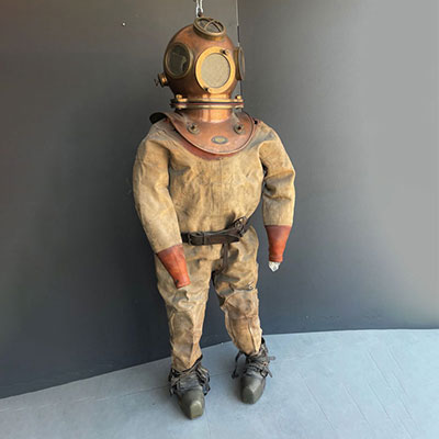Diving equipment Beautiful and original presentation of the diving suit including: helmet, wetsuit, weights (ventral and dorsal), shoes.