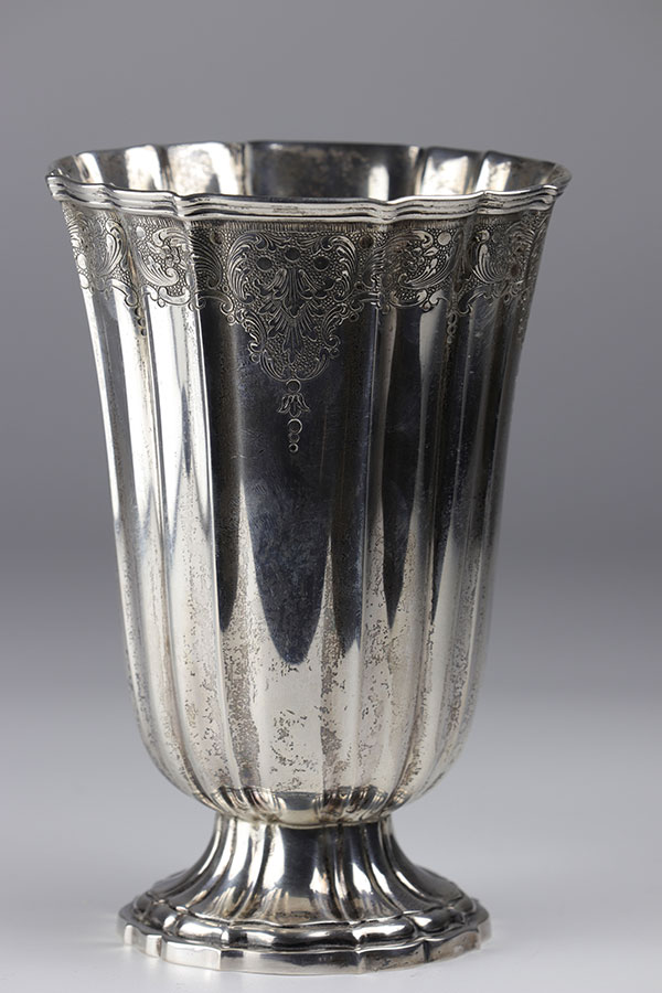 Fine solid silver vase with chiseled decoration hallmarked with an eagle circa 1900