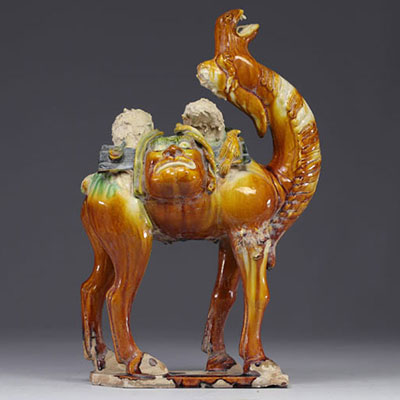 Chine - chameau en grès vernissé de style Tang, époque non identifiée.