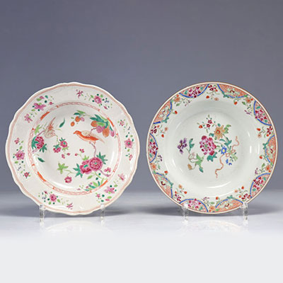 Plates (2) in famille rose porcelain with bird decoration and 18th century flower decoration