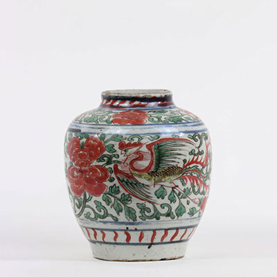 China, 17th century, porcelain vase decorated with flowers and phoenix