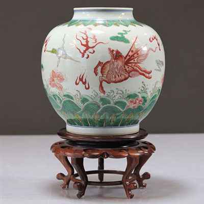 Vase boule en porcelaine de chine à décor dragons époque Qing
