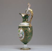 Porcelain coffee pot, French manufacture, early 20th century.