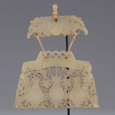Chinese jade sculpture decorated with vases and mouse warmers