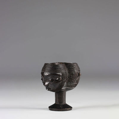 Charming little cup Pende janus, - Ground floor early 20th century