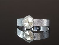 Juvenia Montre-bracelet de dame en or gris et diamants