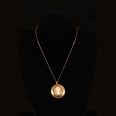 Pendant chain and earrings in 18k gold and cameo 11.8gr