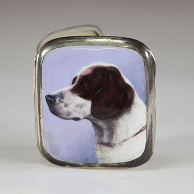 box decorated with a hunting dog's head in enamel circa 1900