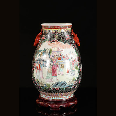 Chine - Vase en porcelaine de chine Hu à décor de personnage - marque qianlong