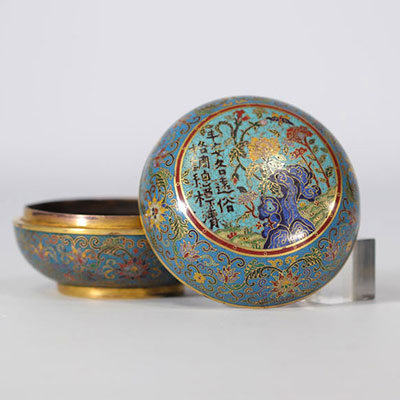 Round cloisonné box decorated with multicoloured flowers on a light blue background with the Qianlong Mark of the 19th century