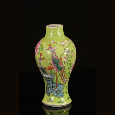 Chine - Vase en porcelaine de chine à décor de phénix