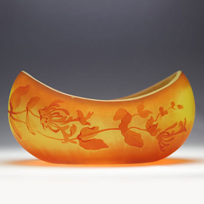 Val Saint Lambert rare large orange and uran cup decorated with acid-etched flowers