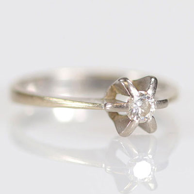 Solitaire Ring in 18K White Gold and Diamond