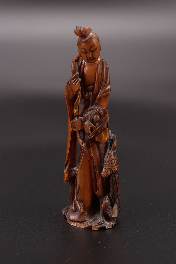 Sculpture Guanyin avec un Daim (corne de rhinocéros) 18ème