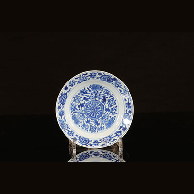 Chine assiette porcelaine blanc bleu