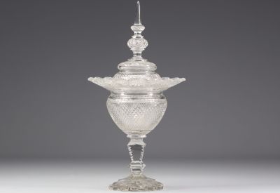 Drageoir en cristal de Baccarat très finement taillé reposant sur un base en forme d'étoile du XIXe siècle