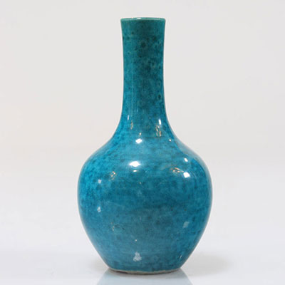 Vase en porcelaine de chine monochrome bleu époque Qing