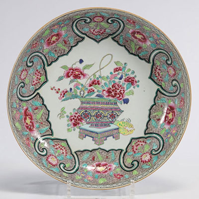 Assiette en porcelaine de chine de la famille rose du XVIIIe siècle
