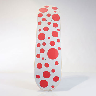 Yayoi Kusama (after) - Red Dots, 2018 Sérigraphie sur planche de skateboard Réaliser en édition limitée par Yayoi Kusama en collaboration avec le MoMA en 2018