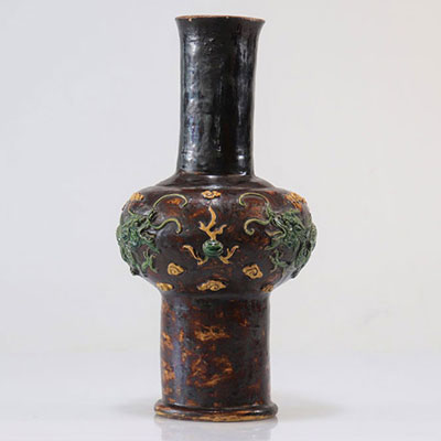 Vase en grès porcelaineux d'époque Ming