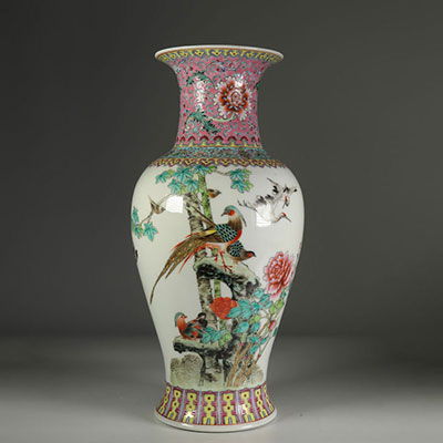 Vase en porcelaine, décor de phoenix.Chine milieu XXème.