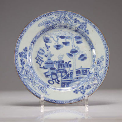 Assiette en porcelaine de chine blanc bleu XVIIIème