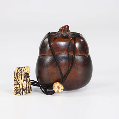 Japon boîte à tabac en bois sculpté époque Edo