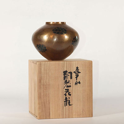 Bronze vase - Shõwa - by Gyokusendo