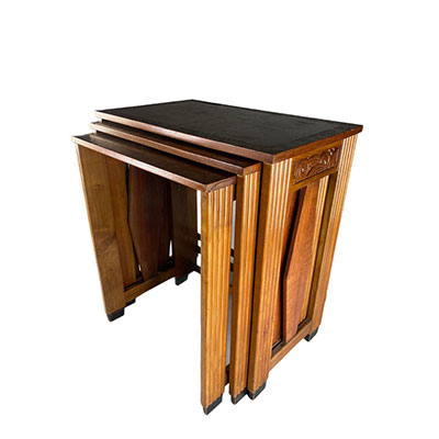 Art-deco style nesting table in veneer.