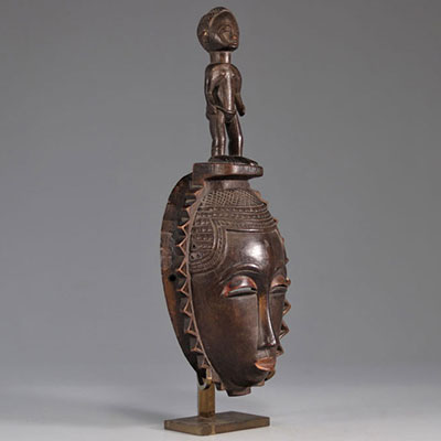 Baoulé mask decorated with a character