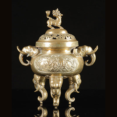 Chinese bronze perfume burner marks under the piece