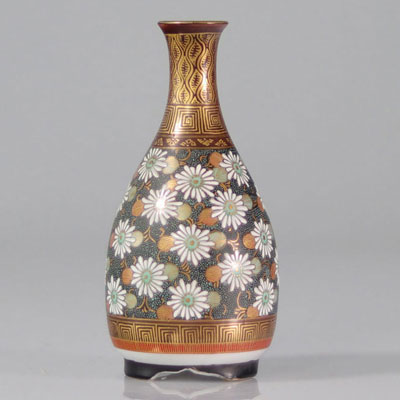 Vase japonais en porcelaine décor de fleurs XIXème siècle